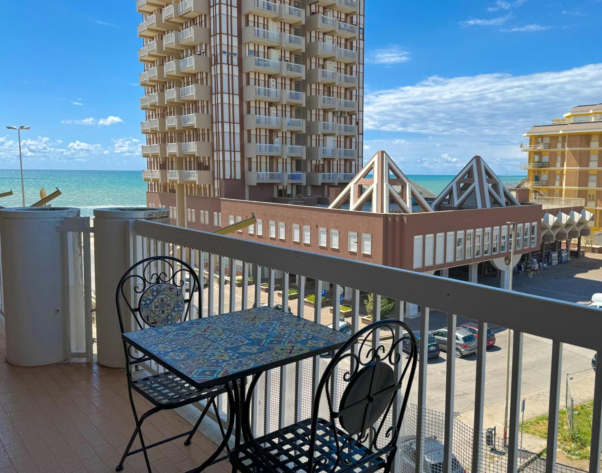 Apartment Ninfea Seaview - Elegant, Bright And Spacious, Steps From The Sea & Station Nettuno
